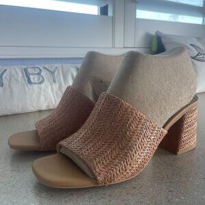 NWOT Woven Straw Summer Sandals